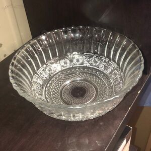 Vintage kig malaysia trellis pattern serving bowl. EXCELLENT CONDITION